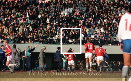 Tokio, 9 t/m 12 December 1988 PSV-Nacional Montevideo (Uruguay)
Met eindstand 1-1 na verlenging 2-2 en via een 6-7 verlies in penaltys.
PSV had 4 x de kans om winnaar te zien en uiteindelijk is het niet gelukt.
0-1 Ostolaza, 1-1 Romario , in de 110e minuut Ronald Koeman 2-1 en in de 119e min wederom Ostolaza 2-2
Wedstrijd werd gespeeld in tokio voor 62000 toeschouwers

Foto Peter Smulders BV