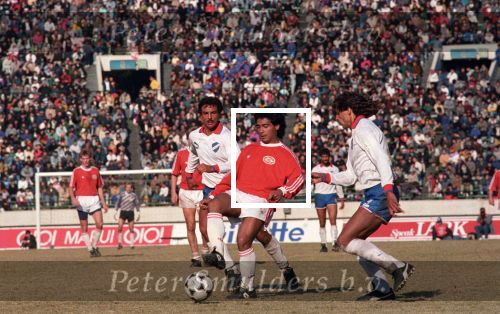 Tokio, 9 t/m 12 December 1988 PSV-Nacional Montevideo (Uruguay)
Met eindstand 1-1 na verlenging 2-2 en via een 6-7 verlies in penaltys.
PSV had 4 x de kans om winnaar te zien en uiteindelijk is het niet gelukt.
0-1 Ostolaza, 1-1 Romario , in de 110e minuut Ronald Koeman 2-1 en in de 119e min wederom Ostolaza 2-2
Wedstrijd werd gespeeld in tokio voor 62000 toeschouwers

Foto Peter Smulders BV