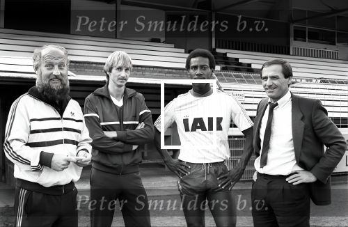 Eindhoven; 8 Augustus 1985; v.l.n.r. Jo Jansen; Adrie Koster; Sixto Rovina(tijdens een wedstrijd met FC Groningen 2 tijdens een uigoot stort hij neer en overlijdt op 7 Februari 1989 en Manager Pleun Strik