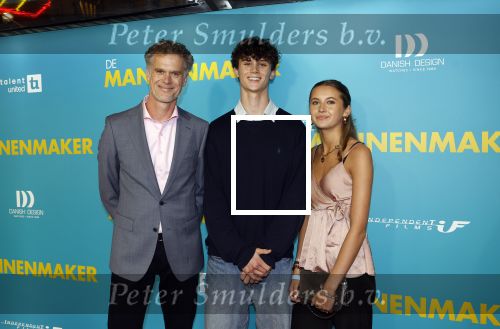 Amsterdam 14 oktober 2024
Premiere de Mannenmaker in Tuschinski met in de hoofdrollen oa Katja Schuurman Eva v d Wijdeven Leo Alkemade Georgina Verbaan Melissas Drost Huub Smit Yasmin Karssing en Rene Watzema .