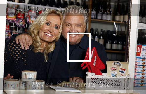 Amsterdam 21 oktober 2024
Presentatie nieuwe prograama de Frogers bij TLC. Aanwezig Natasja Froger Rene Froger Didier Froger met vriendin Sammy Verheij Maxim Froger en vriendin Ruby v Wanrooij . Ook aanwezig Danny Froger met vriendin Ann Dominique Wilten en Natascha Froger en partner Matthijs Timmermans .