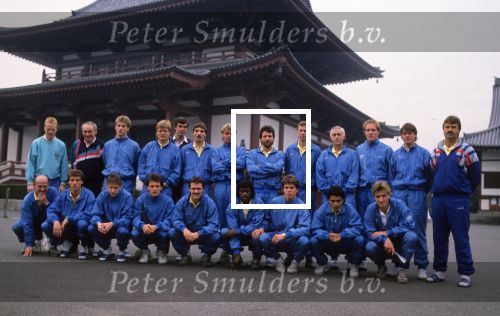 Tokio, 9 t/m 12 December 1988 PSV-Nacional Montevideo (Uruguay)
Met eindstand 1-1 na verlenging 2-2 en via een 6-7 verlies in penaltys.
PSV had 4 x de kans om winnaar te zien en uiteindelijk is het niet gelukt.
0-1 Ostolaza, 1-1 Romario , in de 110e minuut Ronald Koeman 2-1 en in de 119e min wederom Ostolaza 2-2
Wedstrijd werd gespeeld in tokio voor 62000 toeschouwers
Guus Hiddin, Hans Dorjee en Kees Ploegsma Sr.
Foto Peter Smulders BV