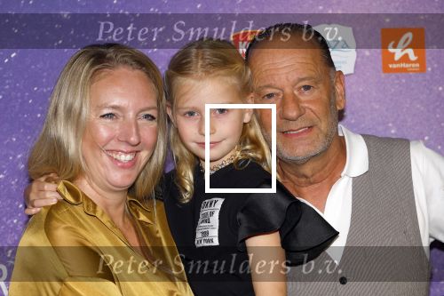 Amsterdam 19 oktober 2024
Premiere de grote Sinterklaasfilm in Tuschinski. Ron Boszhard met vriendin en dochter
