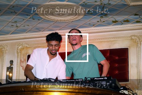 Amsterdam 19 oktober 2024
Presentatie van de nieuwe proffesionele muziek oortjes van Breggz in het pand waar voormalig Yab Yum zat . Xander de Buisonje is de founder van Breggz . Ze zijn in de USA uitgeroepen totm het beste produkt . Xander was er samen met zijn vrouw Sophie . Zoon Sem v Dijk en Mikey Saca zijn beste vriend draaiden er . Ook Erland Galjaard en Ronald Molendijk draaiden en set . Wendy v Dijk was ook aanwezig om naar haar mannen te kijken/luisteren.