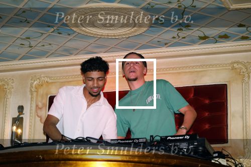 Amsterdam 19 oktober 2024
Presentatie van de nieuwe proffesionele muziek oortjes van Breggz in het pand waar voormalig Yab Yum zat . Xander de Buisonje is de founder van Breggz . Ze zijn in de USA uitgeroepen totm het beste produkt . Xander was er samen met zijn vrouw Sophie . Zoon Sem v Dijk en Mikey Saca zijn beste vriend draaiden er . Ook Erland Galjaard en Ronald Molendijk draaiden en set . Wendy v Dijk was ook aanwezig om naar haar mannen te kijken/luisteren.
