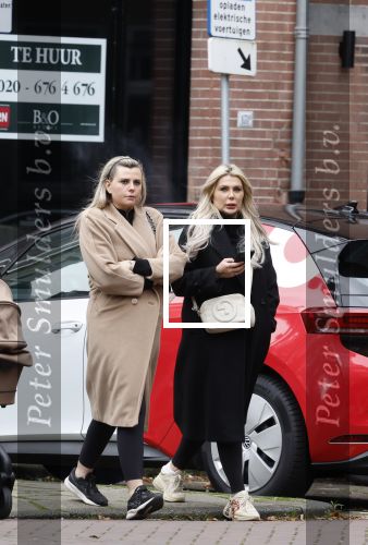 Amsterdam 12 oktober 2024
Kelly Heruer (achter kinderwagen) Steffy Heruer en Mandy Heruer in Amsterdam zuid