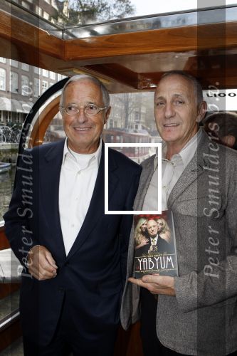 Amsterdam 8 november 2009
Presentatie boek Theo Heuft over zijn leven en Yab Yum. Theo met henny Vittali
Peter Smulders bv