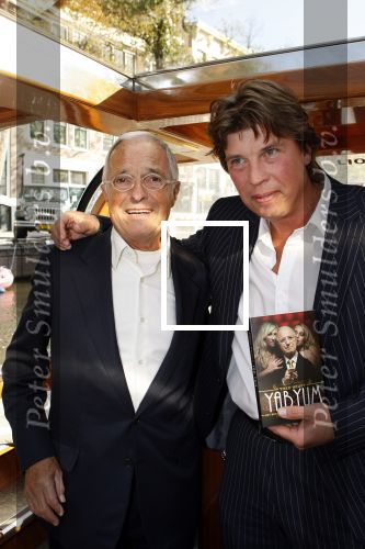Amsterdam 8 november 2009
Presentatie boek Theo Heuft over zijn leven en Yab Yum. Theo met zijn zoon
Peter Smulders bv