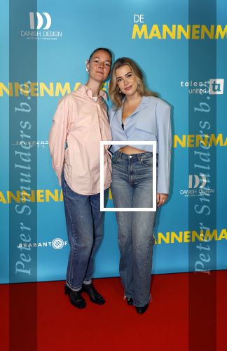 Amsterdam 14 oktober 2024
Premiere de Mannenmaker in Tuschinski met in de hoofdrollen oa Katja Schuurman Eva v d Wijdeven Leo Alkemade Georgina Verbaan Melissas Drost Huub Smit Yasmin Karssing en Rene Watzema . Victoria Vermeer