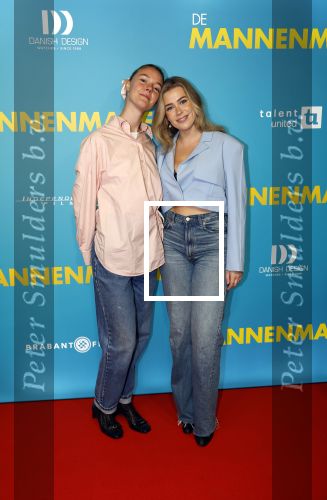 Amsterdam 14 oktober 2024
Premiere de Mannenmaker in Tuschinski met in de hoofdrollen oa Katja Schuurman Eva v d Wijdeven Leo Alkemade Georgina Verbaan Melissas Drost Huub Smit Yasmin Karssing en Rene Watzema . Victoria Vermeer