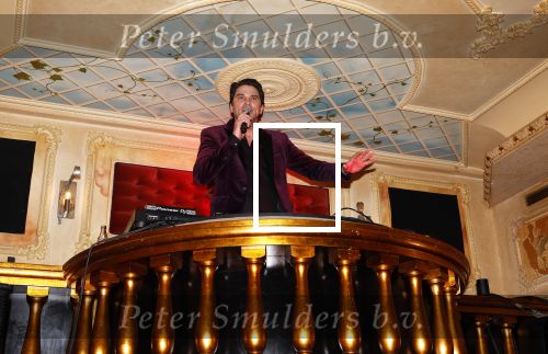 Amsterdam 19 oktober 2024
Presentatie van de nieuwe proffesionele muziek oortjes van Breggz in het pand waar voormalig Yab Yum zat . Xander de Buisonje is de founder van Breggz . Ze zijn in de USA uitgeroepen totm het beste produkt . Xander was er samen met zijn vrouw Sophie . Zoon Sem v Dijk en beste vriend draaiden er . Ook Erland Galjaard en Ronald Molendijk draaiden en set . Wendy v Dijk was ook aanwezig om naar haar mannen te kijken/luisteren.