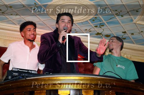 Amsterdam 19 oktober 2024
Presentatie van de nieuwe proffesionele muziek oortjes van Breggz in het pand waar voormalig Yab Yum zat . Xander de Buisonje is de founder van Breggz . Ze zijn in de USA uitgeroepen totm het beste produkt . Xander was er samen met zijn vrouw Sophie . Zoon Sem v Dijk en beste vriend draaiden er . Ook Erland Galjaard en Ronald Molendijk draaiden en set . Wendy v Dijk was ook aanwezig om naar haar mannen te kijken/luisteren.