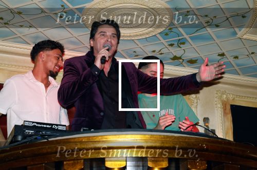 Amsterdam 19 oktober 2024
Presentatie van de nieuwe proffesionele muziek oortjes van Breggz in het pand waar voormalig Yab Yum zat . Xander de Buisonje is de founder van Breggz . Ze zijn in de USA uitgeroepen totm het beste produkt . Xander was er samen met zijn vrouw Sophie . Zoon Sem v Dijk en beste vriend draaiden er . Ook Erland Galjaard en Ronald Molendijk draaiden en set . Wendy v Dijk was ook aanwezig om naar haar mannen te kijken/luisteren.