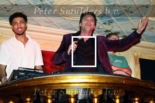 Amsterdam 19 oktober 2024
Presentatie van de nieuwe proffesionele muziek oortjes van Breggz in het pand waar voormalig Yab Yum zat . Xander de Buisonje is de founder van Breggz . Ze zijn in de USA uitgeroepen totm het beste produkt . Xander was er samen met zijn vrouw Sophie . Zoon Sem v Dijk en beste vriend draaiden er . Ook Erland Galjaard en Ronald Molendijk draaiden en set . Wendy v Dijk was ook aanwezig om naar haar mannen te kijken/luisteren.