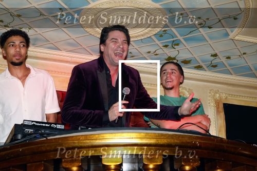 Amsterdam 19 oktober 2024
Presentatie van de nieuwe proffesionele muziek oortjes van Breggz in het pand waar voormalig Yab Yum zat . Xander de Buisonje is de founder van Breggz . Ze zijn in de USA uitgeroepen totm het beste produkt . Xander was er samen met zijn vrouw Sophie . Zoon Sem v Dijk en beste vriend draaiden er . Ook Erland Galjaard en Ronald Molendijk draaiden en set . Wendy v Dijk was ook aanwezig om naar haar mannen te kijken/luisteren.