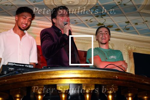 Amsterdam 19 oktober 2024
Presentatie van de nieuwe proffesionele muziek oortjes van Breggz in het pand waar voormalig Yab Yum zat . Xander de Buisonje is de founder van Breggz . Ze zijn in de USA uitgeroepen totm het beste produkt . Xander was er samen met zijn vrouw Sophie . Zoon Sem v Dijk en beste vriend draaiden er . Ook Erland Galjaard en Ronald Molendijk draaiden en set . Wendy v Dijk was ook aanwezig om naar haar mannen te kijken/luisteren.
