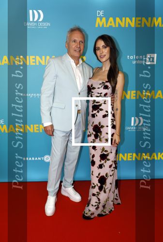 Amsterdam 14 oktober 2024
Premiere de Mannenmaker in Tuschinski met in de hoofdrollen oa Katja Schuurman Eva v d Wijdeven Leo Alkemade Georgina Verbaan Melissas Drost Huub Smit Yasmin Karssing en Rene Watzema . Yasmin Karssing kwam met haar vader