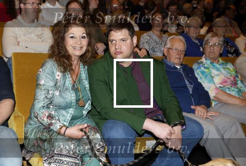 Apeldoorn 25 april 2025
Belinda Meuldijk krijgt lintje en wordt RIDDER in de orde van Oranje Nassau bij Orpheus . Ze kwam samen met haar zoon Yoshi en hun hond Noah.
