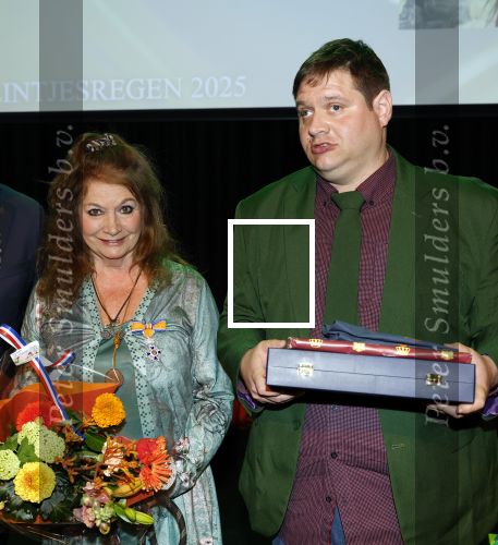 Apeldoorn 25 april 2025
Belinda Meuldijk krijgt lintje en wordt RIDDER in de orde van Oranje Nassau bij Orpheus . Ze kwam samen met haar zoon Yoshi en hun hond Noah.