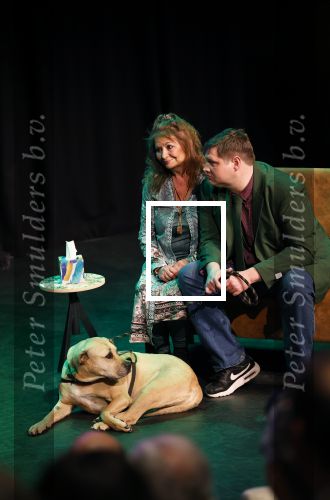 Apeldoorn 25 april 2025
Belinda Meuldijk krijgt lintje en wordt RIDDER in de orde van Oranje Nassau bij Orpheus . Ze kwam samen met haar zoon Yoshi en hun hond Noah.