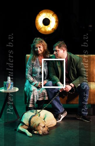 Apeldoorn 25 april 2025
Belinda Meuldijk krijgt lintje en wordt RIDDER in de orde van Oranje Nassau bij Orpheus . Ze kwam samen met haar zoon Yoshi en hun hond Noah.