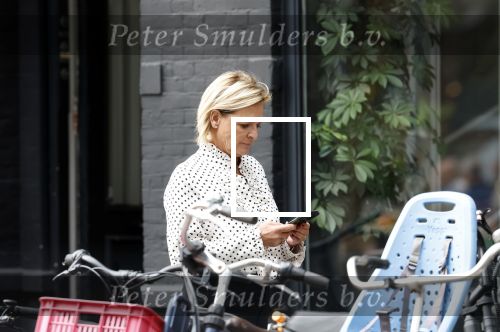 Amsterdam 2 oktober 2025
Leco v Zadelhoff dochter Robbie Sintenie  Estelle Cruijff en Caroline Tensen op terras in Amsterdam zuid.