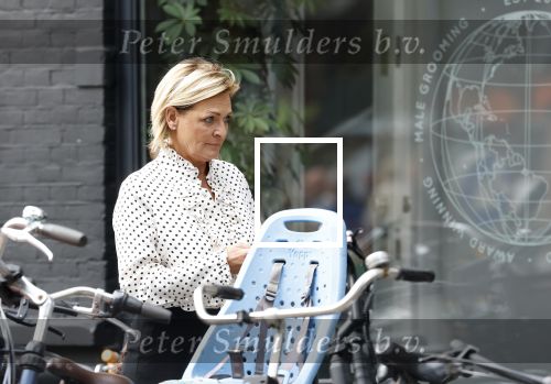 Amsterdam 2 oktober 2025
Leco v Zadelhoff dochter Robbie Sintenie  Estelle Cruijff en Caroline Tensen op terras in Amsterdam zuid.