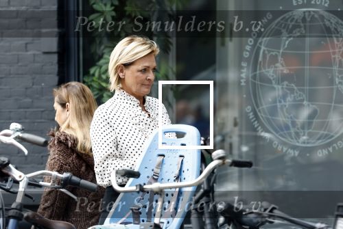 Amsterdam 2 oktober 2025
Leco v Zadelhoff dochter Robbie Sintenie  Estelle Cruijff en Caroline Tensen op terras in Amsterdam zuid.