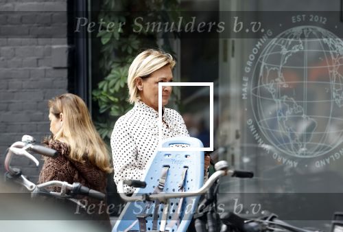 Amsterdam 2 oktober 2025
Leco v Zadelhoff dochter Robbie Sintenie  Estelle Cruijff en Caroline Tensen op terras in Amsterdam zuid.