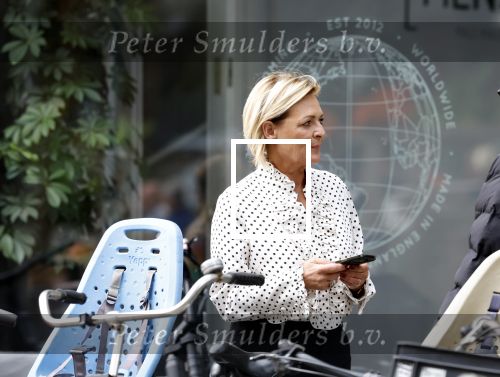 Amsterdam 2 oktober 2025
Leco v Zadelhoff dochter Robbie Sintenie  Estelle Cruijff en Caroline Tensen op terras in Amsterdam zuid.