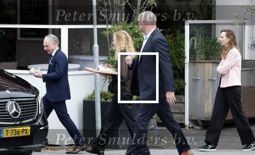 Amsterdam 11 oktober 2025
Dan Brown en zijn vriendin Judith Pietersen hadden event bij het concertgebouw en vertrokken naar hun hotel in het centrum van Amsterdam