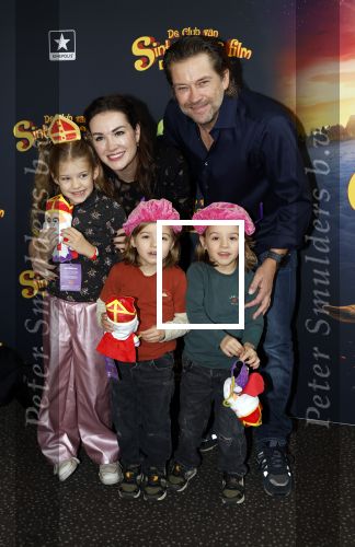 Utrecht 12 oktober 2025
Premiere de club van sinterklaas in kinepolis . Ferri Somogyi met vriendin en hun kinderen