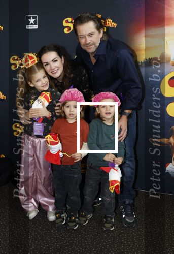 Utrecht 12 oktober 2025
Premiere de club van sinterklaas in kinepolis . Ferri Somogyi met vriendin en hun kinderen