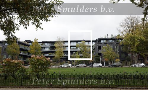 Amsterdam 7 oktober 2025
Hansje Boonstra met een begeleider in Amsterdam waar zij woont in een prachtig beveiligd Appartementen complex.
