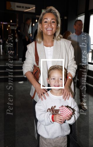 Amsterdam 5 oktober 2025
Premiere sinterklaas film in Pathe Noord. Ingrid Jansen met zoon