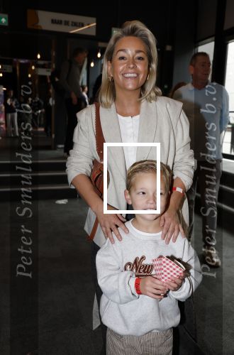 Amsterdam 5 oktober 2025
Premiere sinterklaas film in Pathe Noord. Ingrid Jansen met zoon