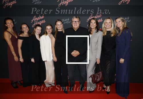 Rotterdam 1 oktober 2025
Premiere nieuwe theatershow Andre Hazes in het nieuwe Luxor. Iris v d Ende met collega\'s