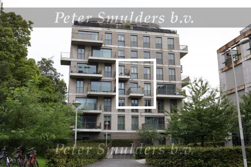 Amsterdam 5 oktober 2025
In dit complex heeft Jaap Jongbloed een appartement gekocht. Hij woonde hiervoor in een huis op de PC Hooftstraat