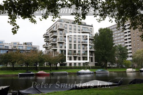 Amsterdam 5 oktober 2025
In dit complex heeft Jaap Jongbloed een appartement gekocht. Hij woonde hiervoor in een huis op de PC Hooftstraat