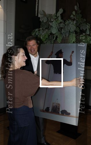 Doorn 5 oktober 2025
Cd presentatie van Anneke Gronloh . Jet de Nijs  krijgt foto uit handen Bart Peters