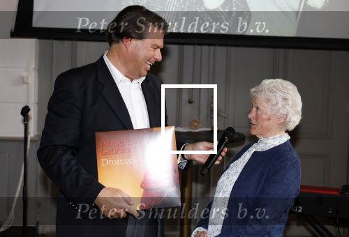Doorn 5 oktober 2025
Cd presentatie van Anneke Gronloh . Joke Alberts krijgt eerste lp uit handen van Bart Peters