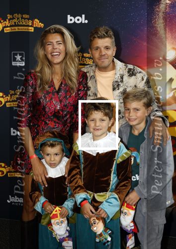 Utrecht 12 oktober 2025
Premiere de club van sinterklaas in kinepolis . Kim Kotter met Jaap Reesema en hun zoons