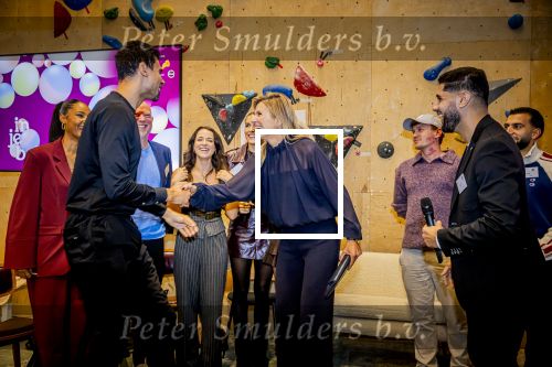 Utrecht 8 oktober 2025
Hare Majesteit Koningin Maxima, erevoorzitter van stichting MIND Us, lanceerde vandaag het digitale platform In je bol in Utrecht. Koningin Maxima met Afrojack (Nick v d Wall)