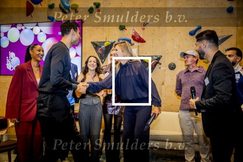 Utrecht 8 oktober 2025
Hare Majesteit Koningin Maxima, erevoorzitter van stichting MIND Us, lanceerde vandaag het digitale platform In je bol in Utrecht. Koningin Maxima met Afrojack (Nick v d Wall)