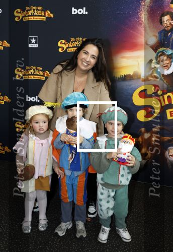 Utrecht 12 oktober 2025
Premiere de club van sinterklaas in kinepolis . Leslie Keijzer met kinderen