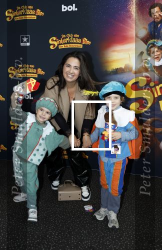 Utrecht 12 oktober 2025
Premiere de club van sinterklaas in kinepolis . Leslie Keijzer met kinderen