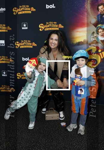Utrecht 12 oktober 2025
Premiere de club van sinterklaas in kinepolis . Leslie Keijzer met kinderen
