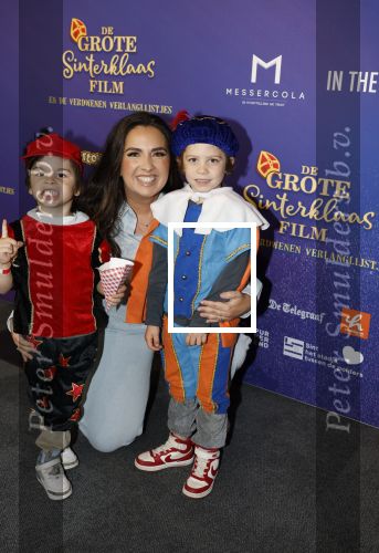 Amsterdam 5 oktober 2025
Premiere sinterklaas film in Pathe Noord. Leslie Keijzer met kinderen