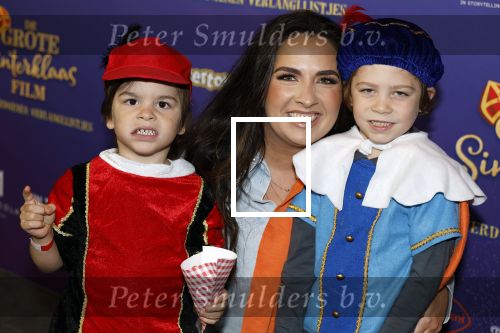 Amsterdam 5 oktober 2025
Premiere sinterklaas film in Pathe Noord. Leslie Keijzer met kinderen