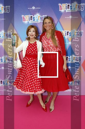 Rotterdam 12 oktober 2025
Premiere Hairspray in het oude Luxor in Rotterdam. marijke Helwegen met een vriendin